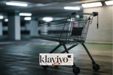 Image symbolique d’un panier abandonné illustrant la stratégie de relance automatique dans Klaviyo.